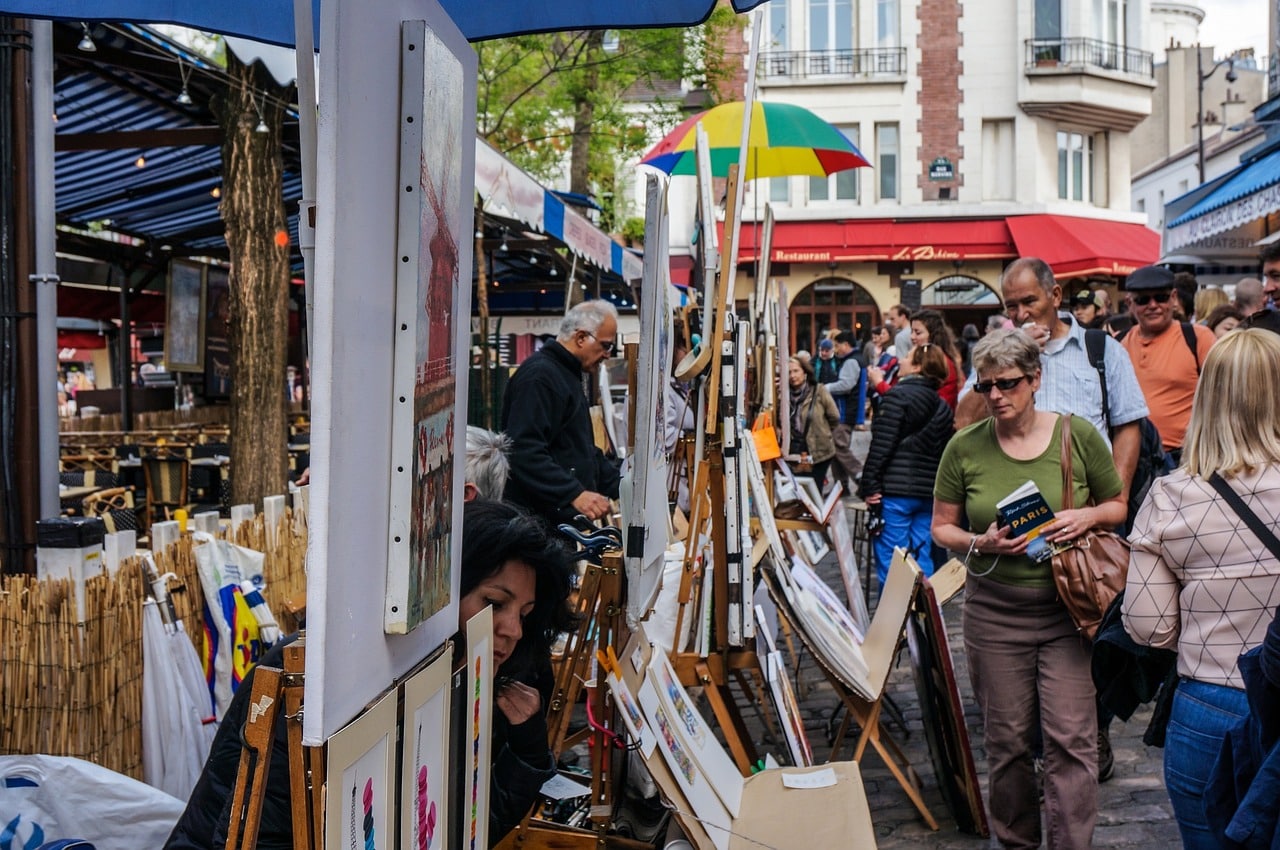 Todas las calles son muy coloridas y pintorescas ya que es uno de los centros artísticos mas populares de París.