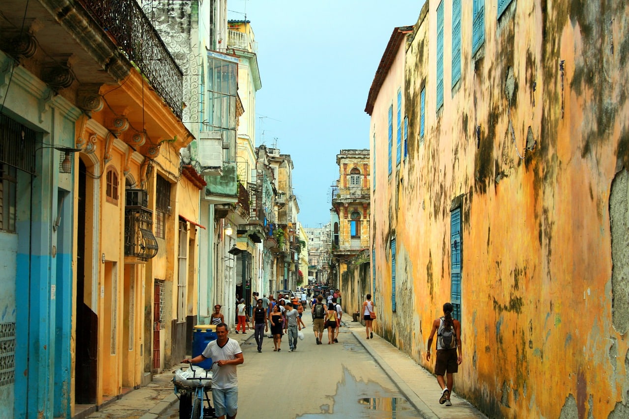 Callejones en la ciudad de La Habana vieja, Cuba. 