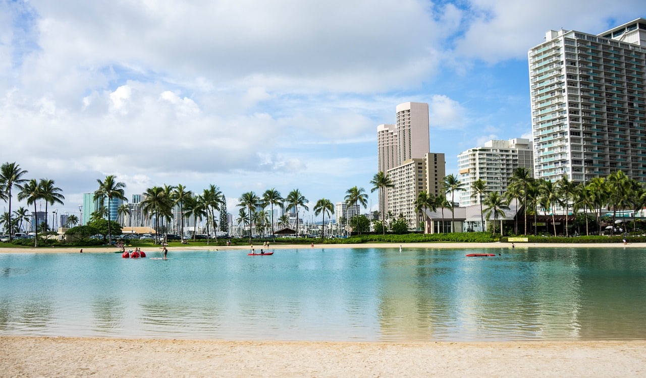 waikiki-beach-1037073_1280