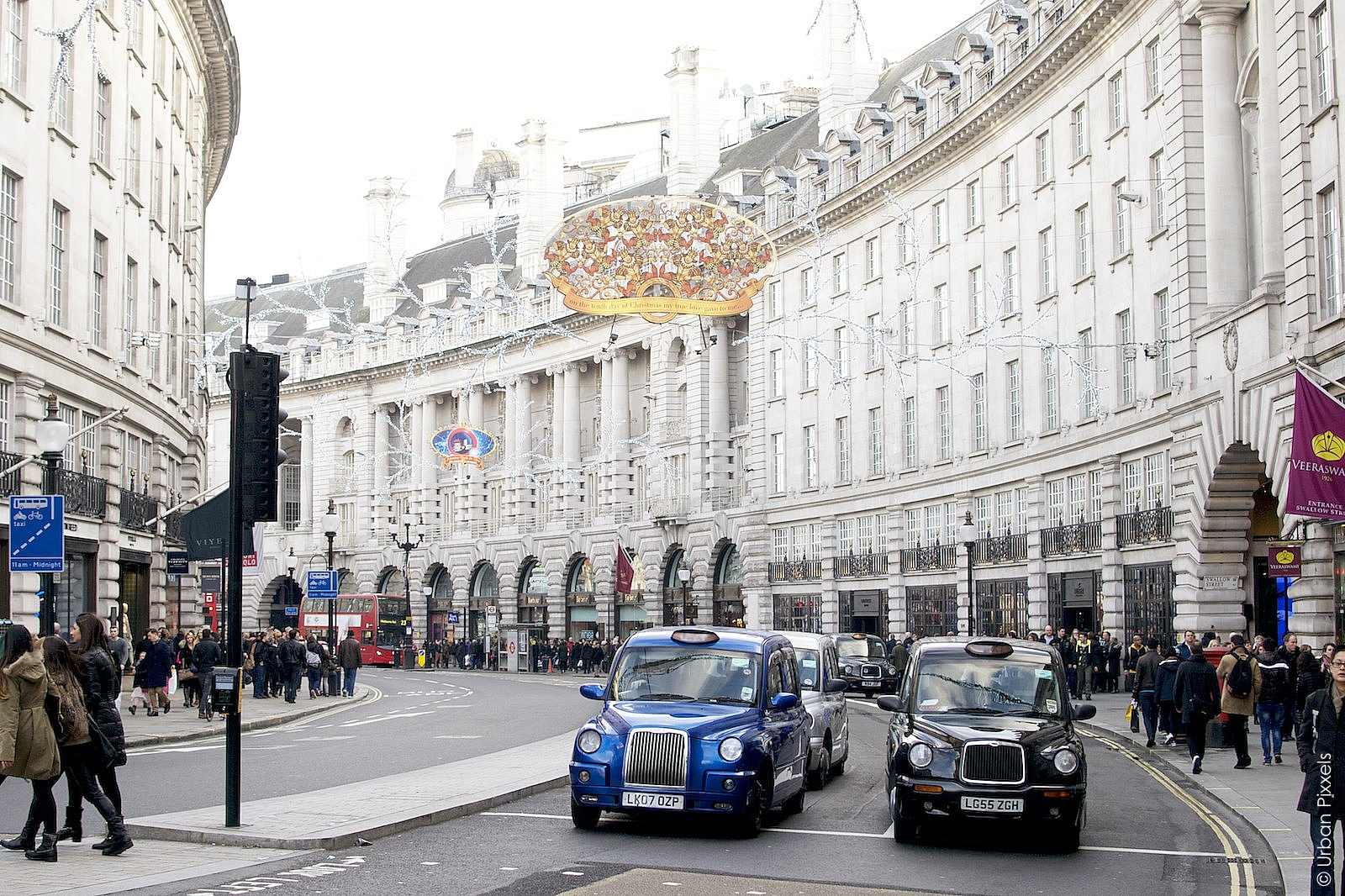 Shop and shopping in london. Риджент стрит Лондон. Улица Риджент стрит. Знаменитые улицы Лондона Риджент стрит. Регент стрит.