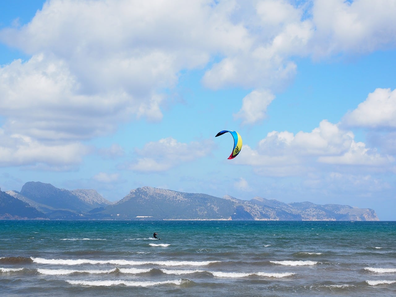 kitesurfer-1090630_1280