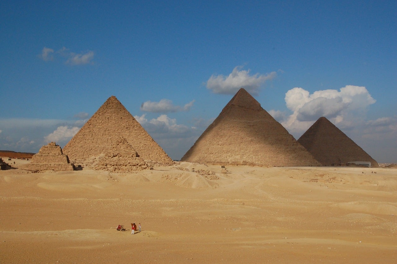 pyramids-1222547_1280