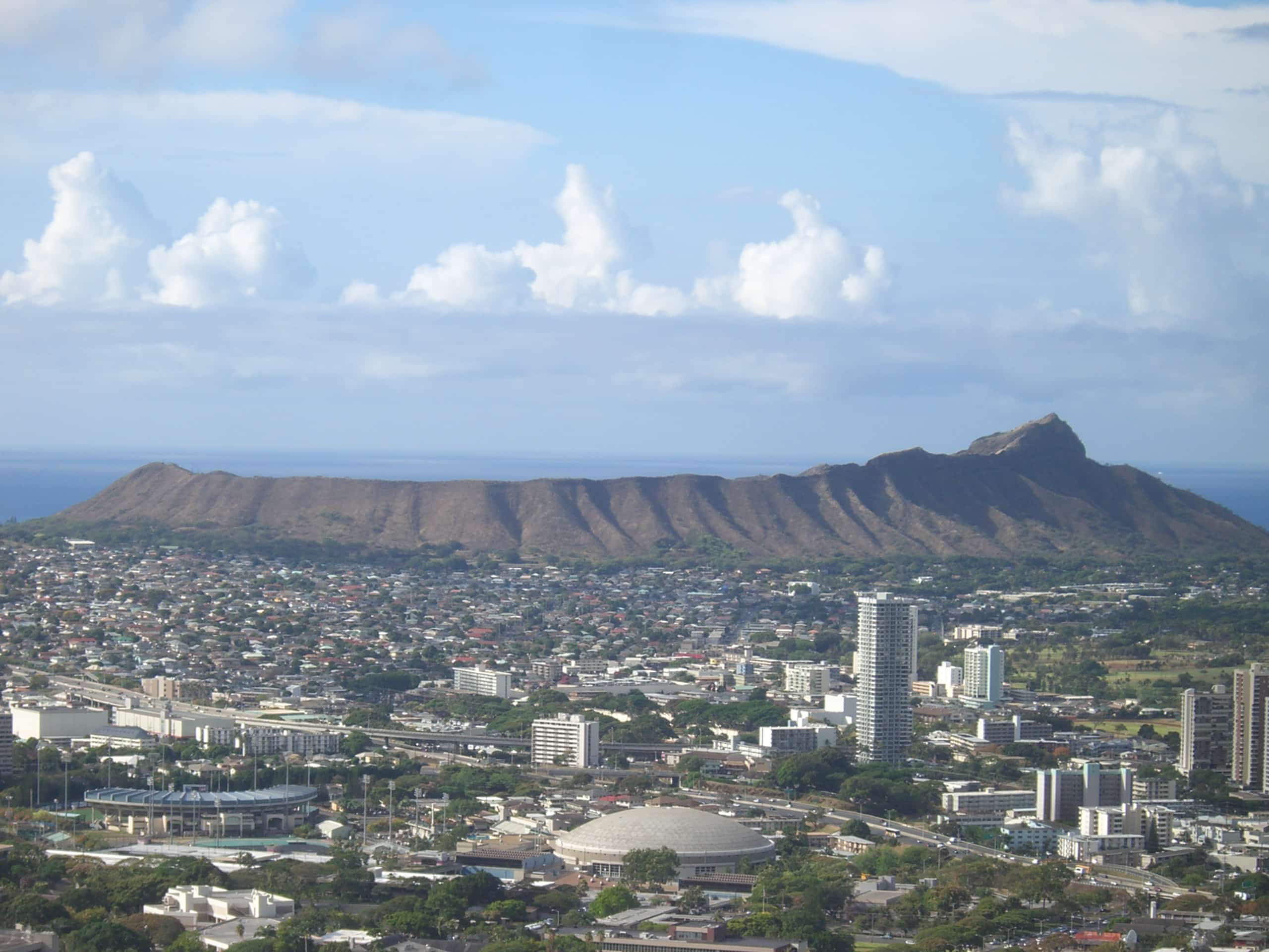 Diamond_Head_Hawaii_From_Round_Top_Rd