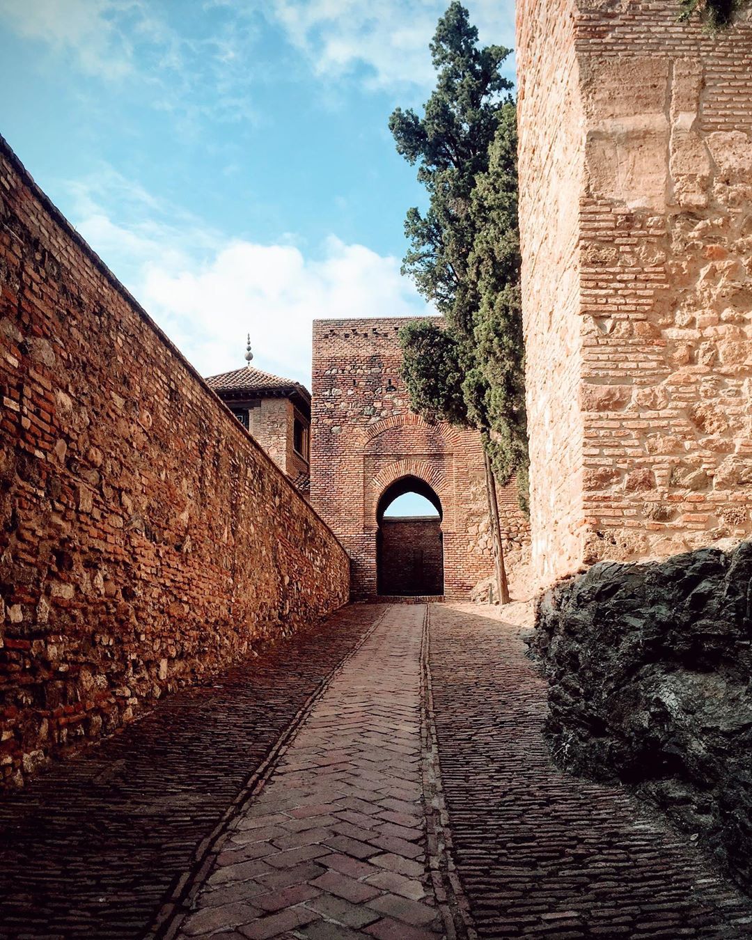 Una de las calles de la ciudadela del palacete árabe