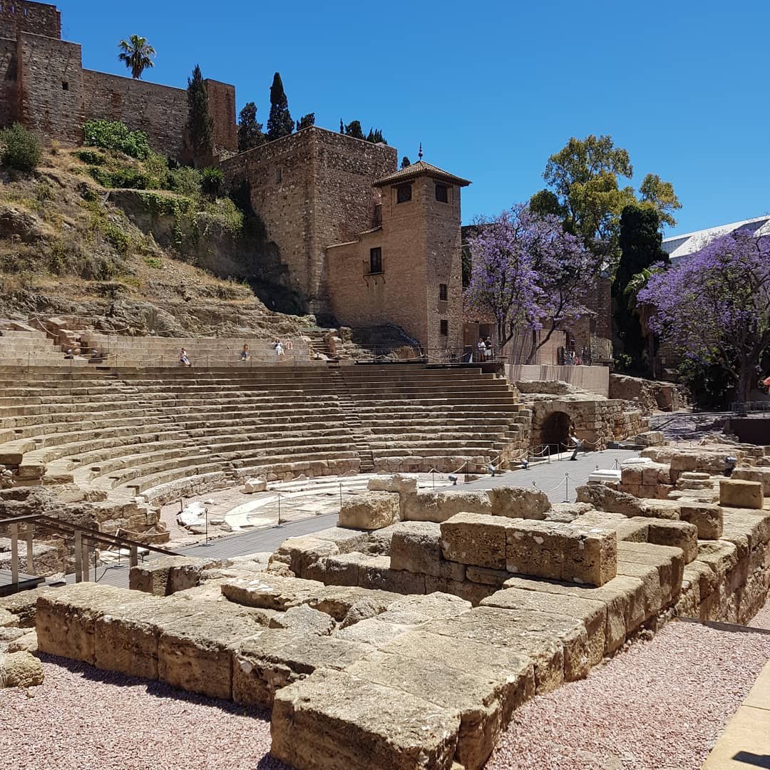 El Teatro Romano bajo la Alcazaba