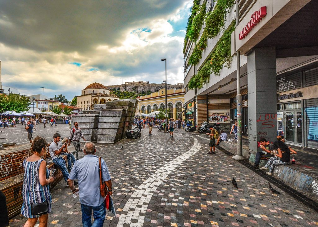 Encuentra lugares impresionantes paseando por Atenas